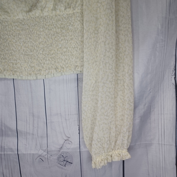 Aritiza Wilfred Wistful Blouse Smocked V-neck Contemporary blouse - Picture 11 of 16